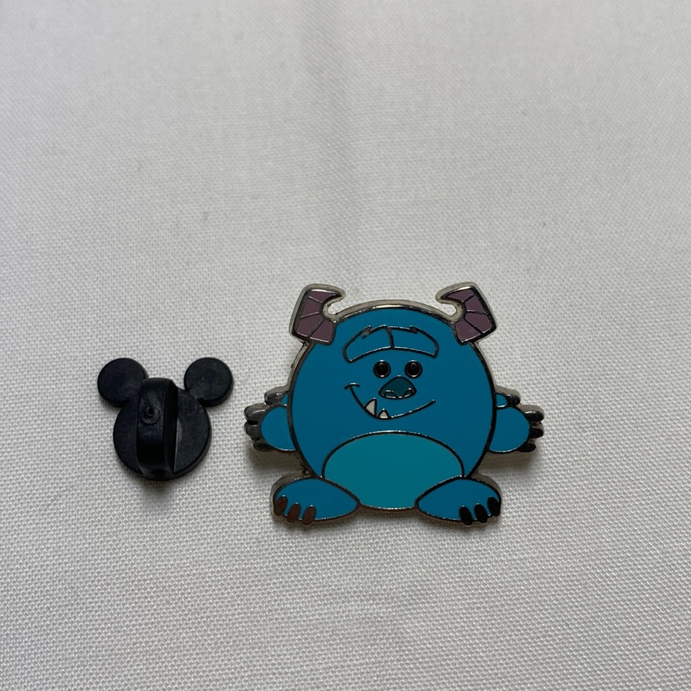 Disney Pin Cute Sully